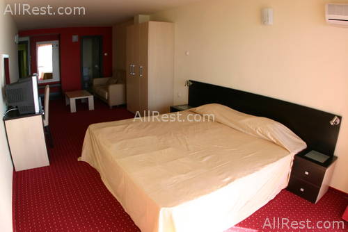 Lola Hotel 7